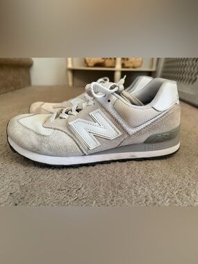 New Balance Women's Light Grey and White Classic Trainer